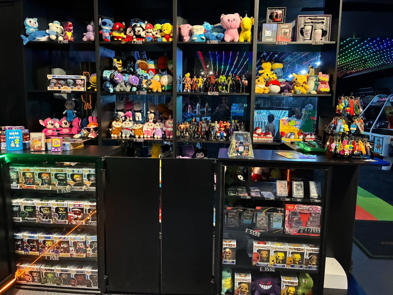 Pelúcias, personagens e colecionáveis disponíveis na Twins Games Park