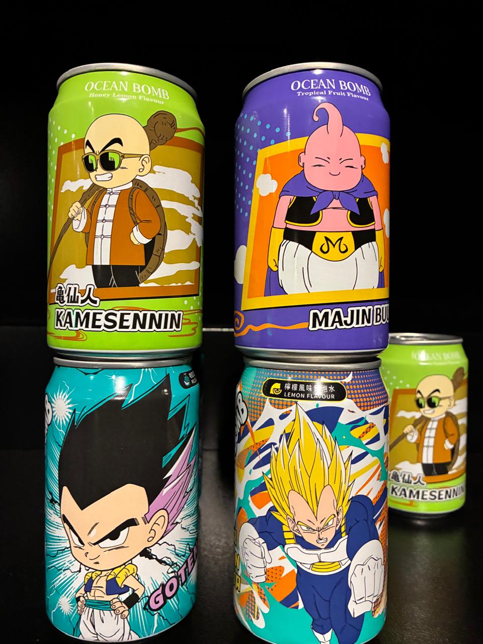 Latas colecionáveis de refrigerante importado com personagens de Dragon Ball